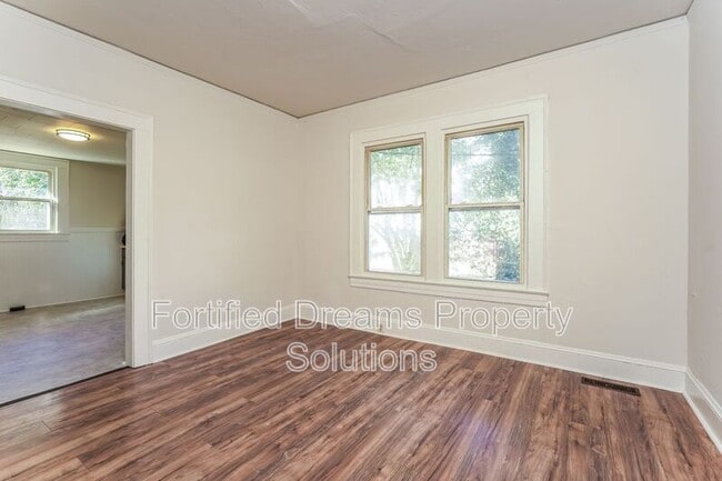 Building Photo - 2230 Greenway Ave NW