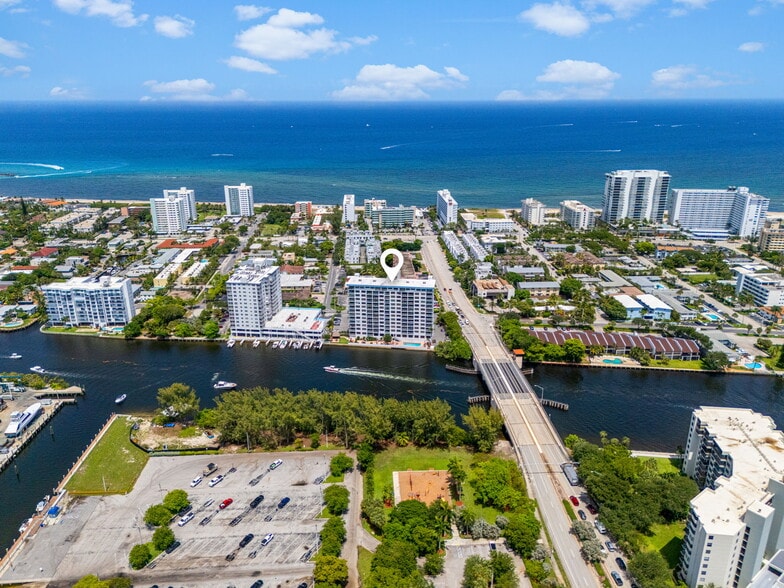Two blocks to beach - 1401 N Riverside Dr