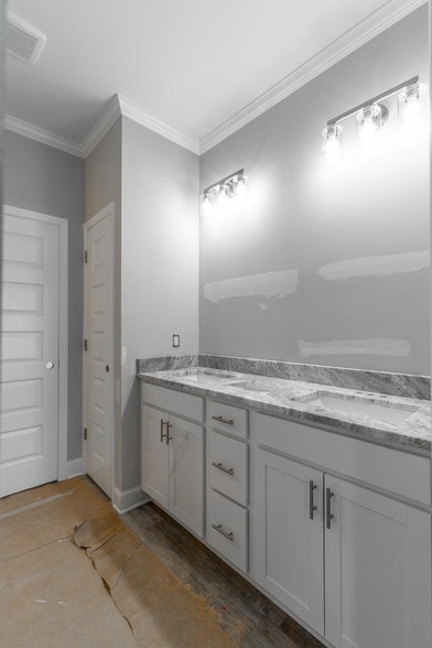 Building Photo - 5085 Oop Rd