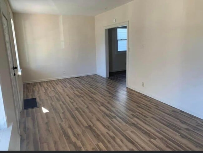 Building Photo - 421 S New York Ave