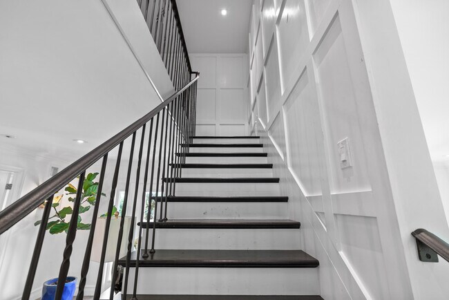 Building Photo - 6204 Celadon Cir