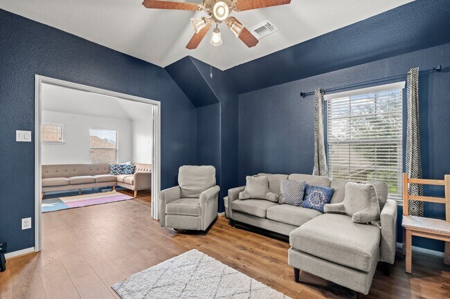 Building Photo - 14402 Hazeldale Dr