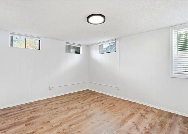 Building Photo - 3835 Pierce St