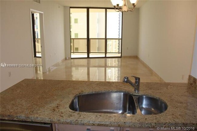 Building Photo - 16275 Collins Ave