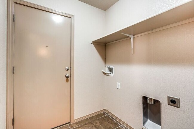 Building Photo - Prestigious Northeast Rental Home w/ Refri...