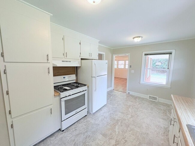 Building Photo - 207 Holly Ave