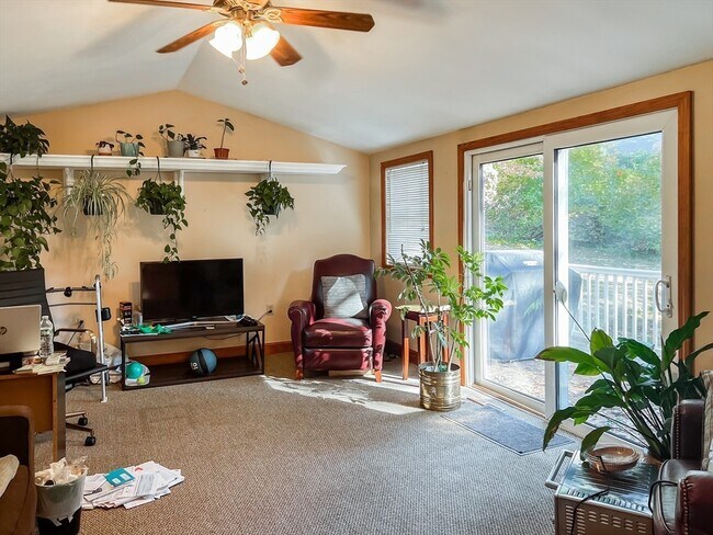 Building Photo - 9 Putney Cir
