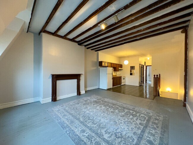 Building Photo - 1611 St Paul St