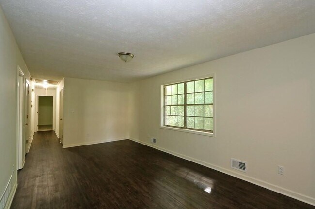 Building Photo - 4215 Fawn Ln SE