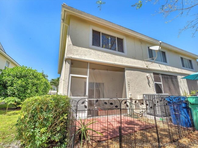 Building Photo - 9850 NW 57th Manor