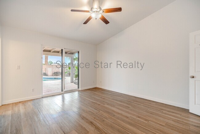 Building Photo - 6409 E Grandview Dr