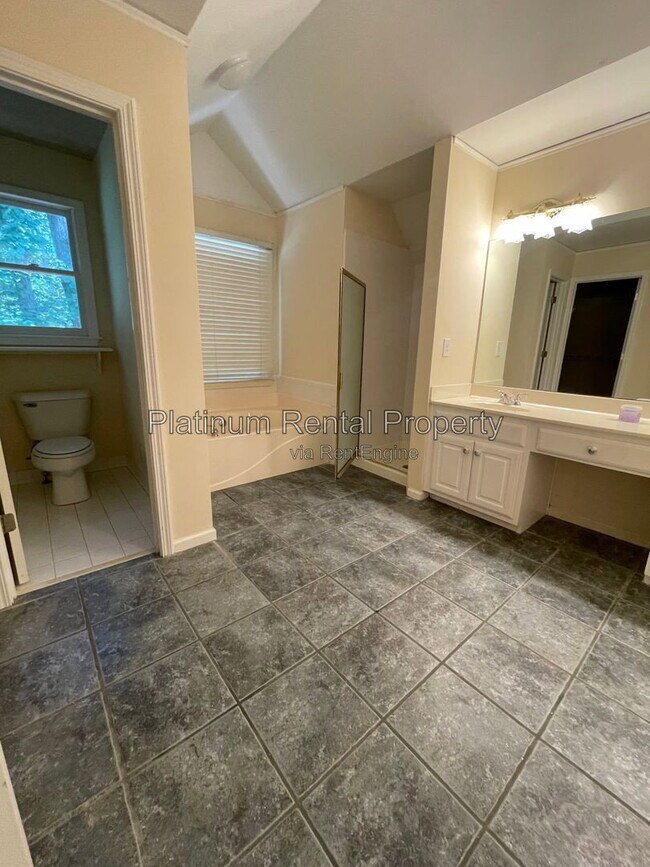 Building Photo - 7115 Red Fox Ln