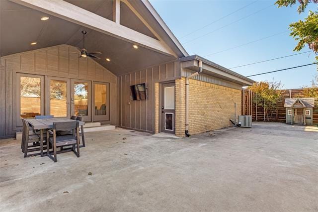 Building Photo - 611 W Sycamore St