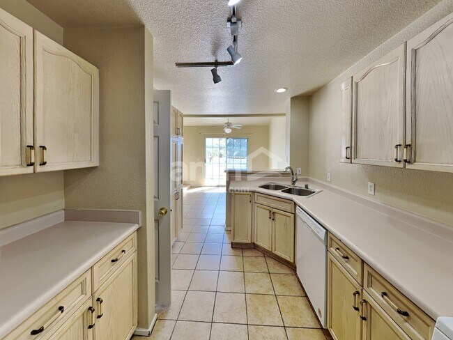Building Photo - 8005 Sandmark Dr