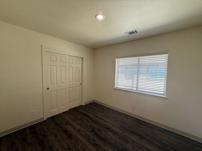 Building Photo - Free Month of Rent for Move in before Dec 1st - Brand New Upstairs 3 Bedroom Apartment