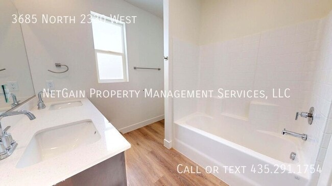 Building Photo - 3685 2330