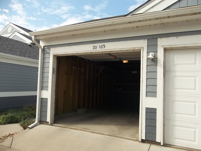 Building Photo - Enjoy Comfort and Convenience at Grays Peak Drive