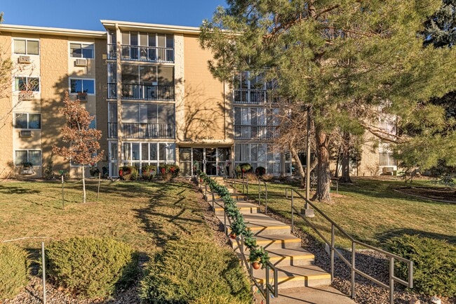Building Photo - 3022 S Wheeling Way