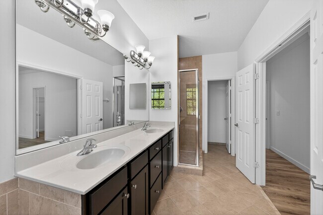 Building Photo - 10384 Wellington Parc Dr