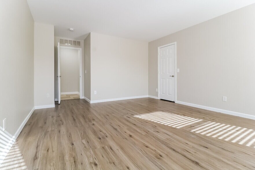 Building Photo - 11545 W Scotts Dr