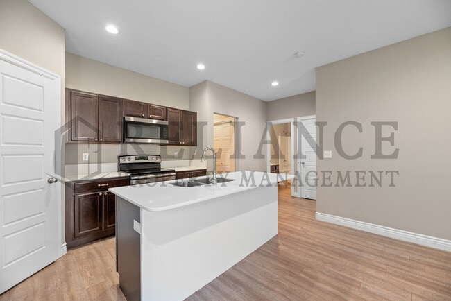 Building Photo - 5507 S Victoria St