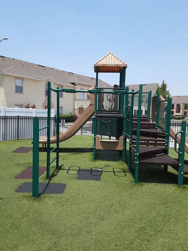 Building Photo - FREE RENT!!! Condo at Club Cortile, Kissimmee