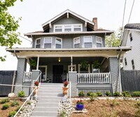 Building Photo - 1610 Clarewood Ave
