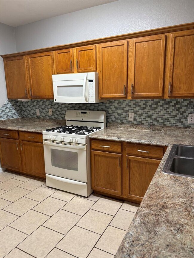 Building Photo - 4465 Mather