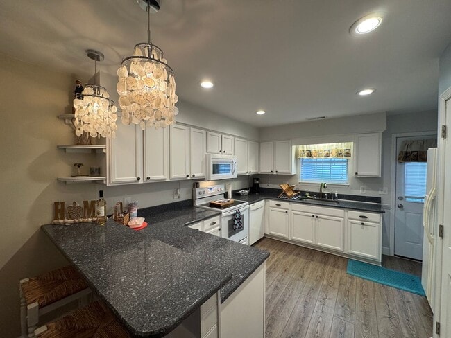 Building Photo - **MOVE IN SPECIAL** Little River - 3 Bedroom / 2.5 Bathroom Townhouse