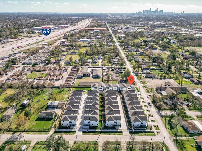 Building Photo - 8320 Curry Rd