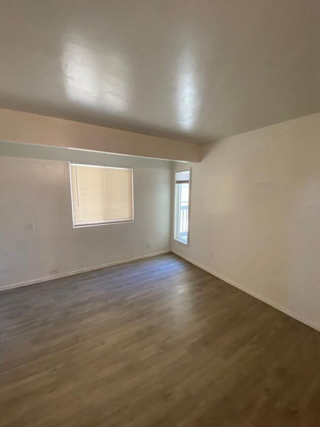 Building Photo - 6647 Del Playa Dr