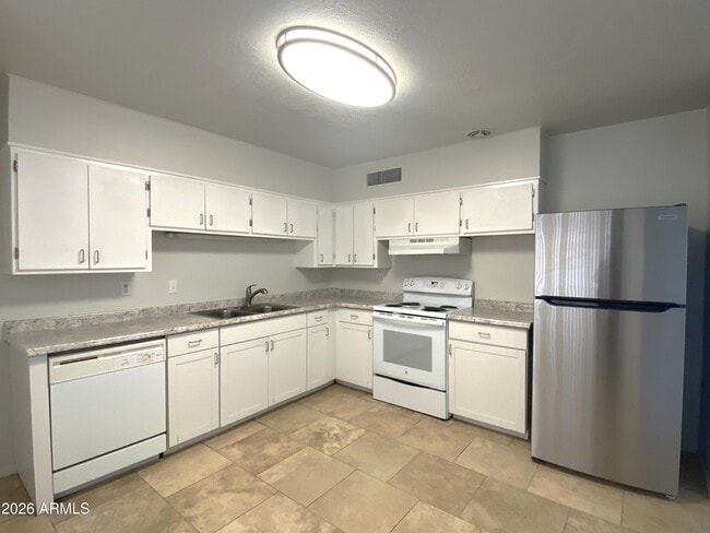 Building Photo - 7307 E Palm Ln