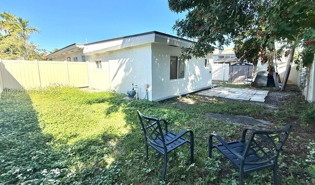 Building Photo - 716 NE 7th St