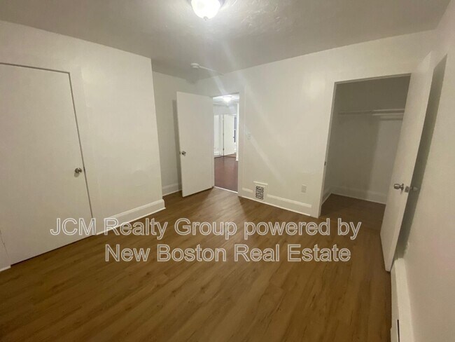 Building Photo - 133 Chestnut St