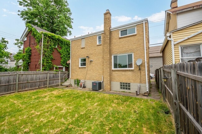 Building Photo - AVAILABLE JULY 1ST! Don't miss this RENOVATED 3-BEDROOM!!