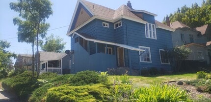 Building Photo - 4-plex One Bedroom unit available May 7th-Browns Addition Neighborhood