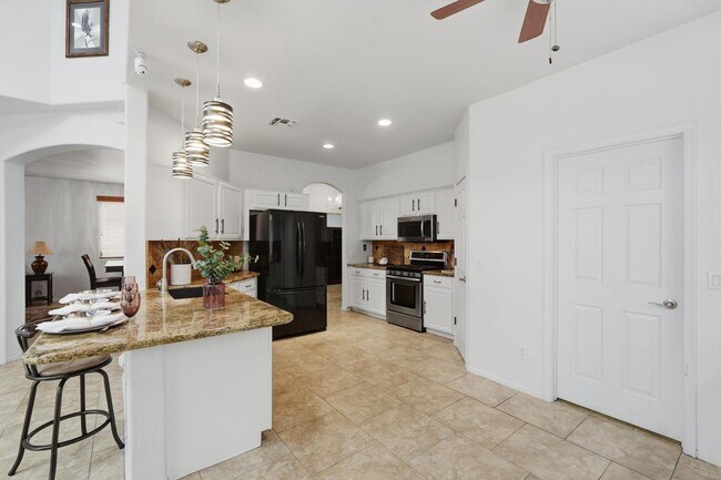 Building Photo - 6843 S 26th St