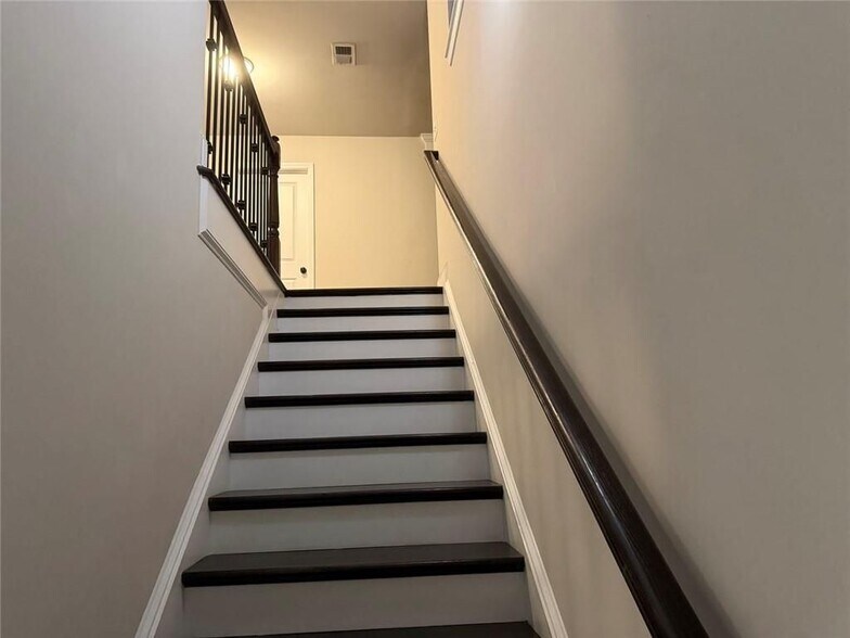 Building Photo - 3772 Ledgemont Dr