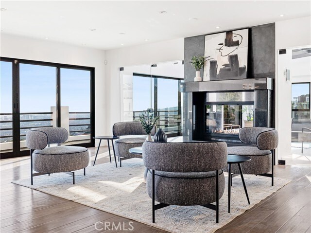 Building Photo - 2287 Sunset Plaza Dr