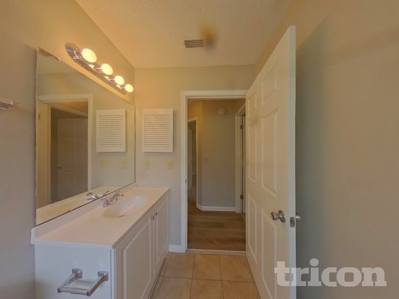 Building Photo - 2068 Manucy Ct