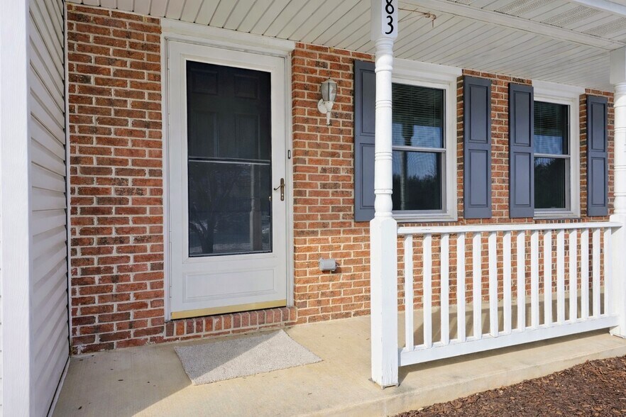 Building Photo - 83 Brookfield Rd