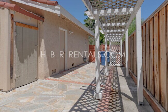 Building Photo - Charming 4-Bed with 3 Baths & Cozy Fireplace in San Ramon!