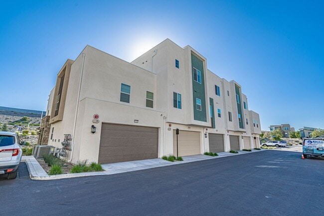 Building Photo - Five Points - 2 Bedroom Townhome for Rent in Valencia.