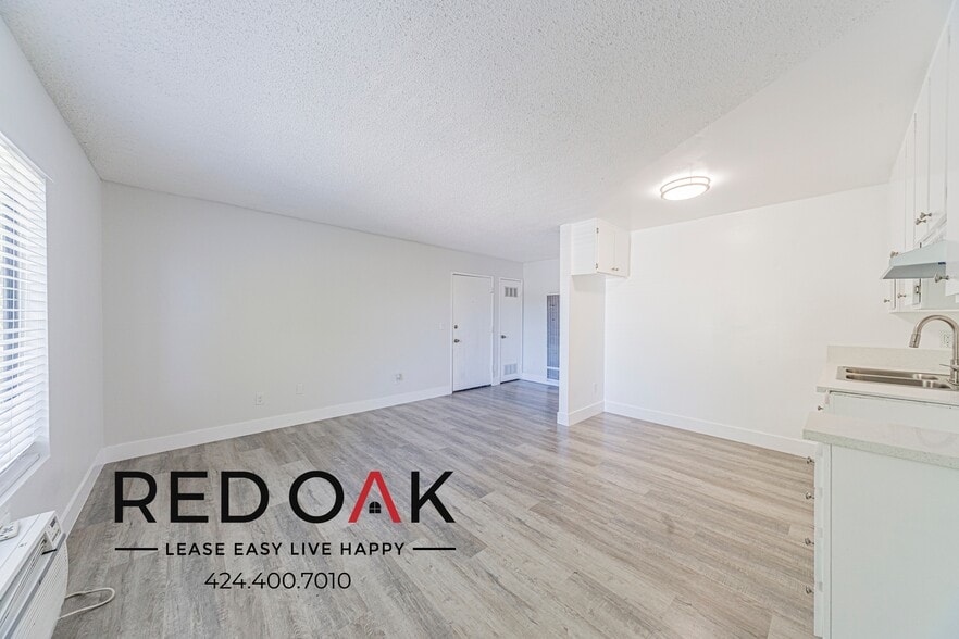 Building Photo - 12883 San Fernando Rd