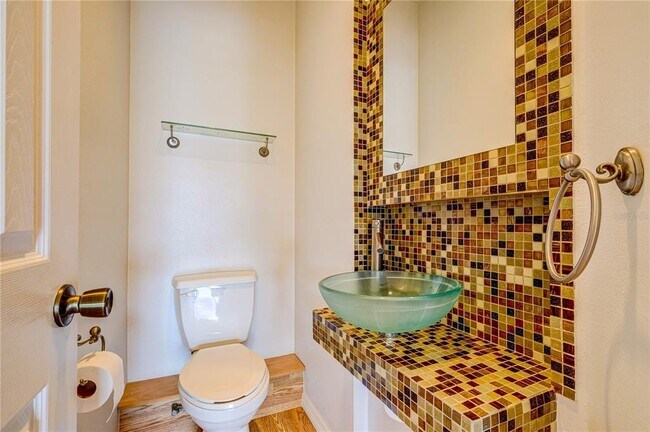 Building Photo - 5621 52nd Ave W