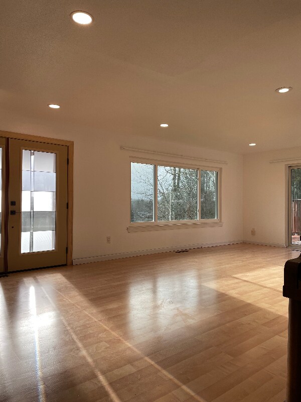 Building Photo - 129 126th St E