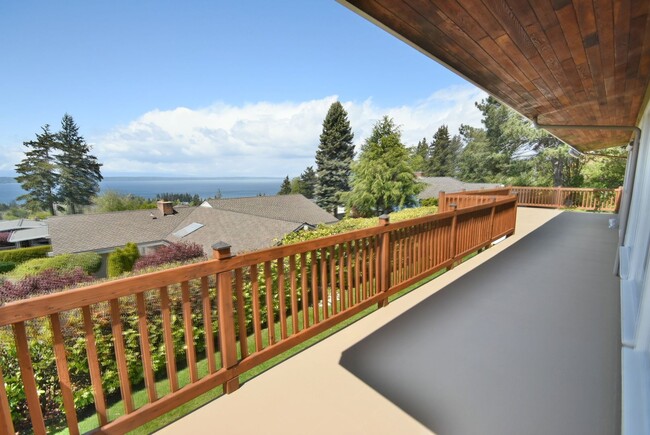 Building Photo - 4bd/2.5ba Edmonds Home