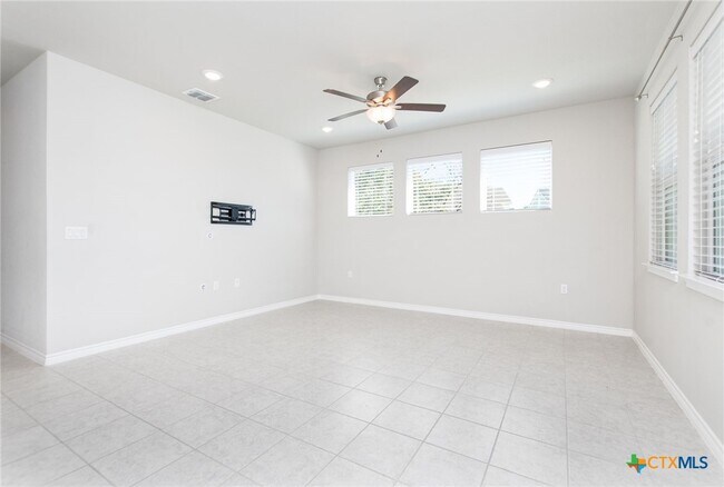 Building Photo - 121 Lafitte Dr