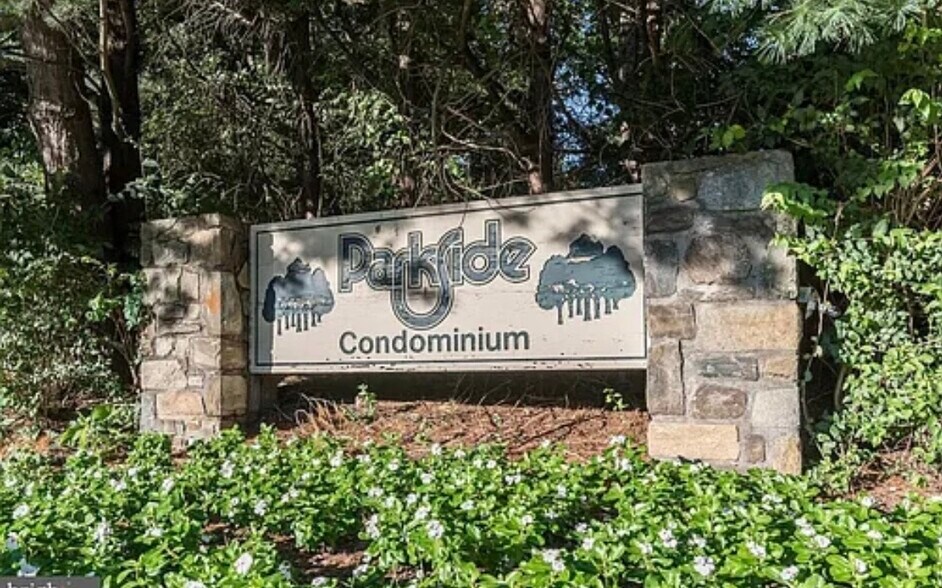 Building Photo - 10506 Weymouth St