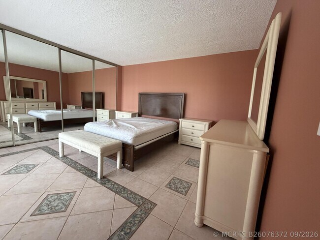 Building Photo - 9403 S Ocean Dr